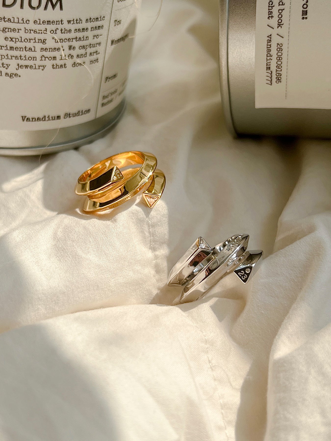 Arcenkelab Lumière Ring, a minimalist silver piece with sleek lines, perfect for layering or wearing solo for a chic look.
