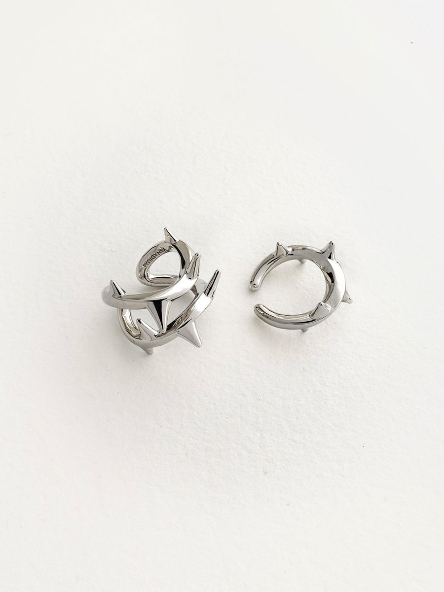 Arcenkelab Rose Thorn Ear Clip in polished gold and silver, featuring thorn-inspired lines for a unisex, versatile accessory.