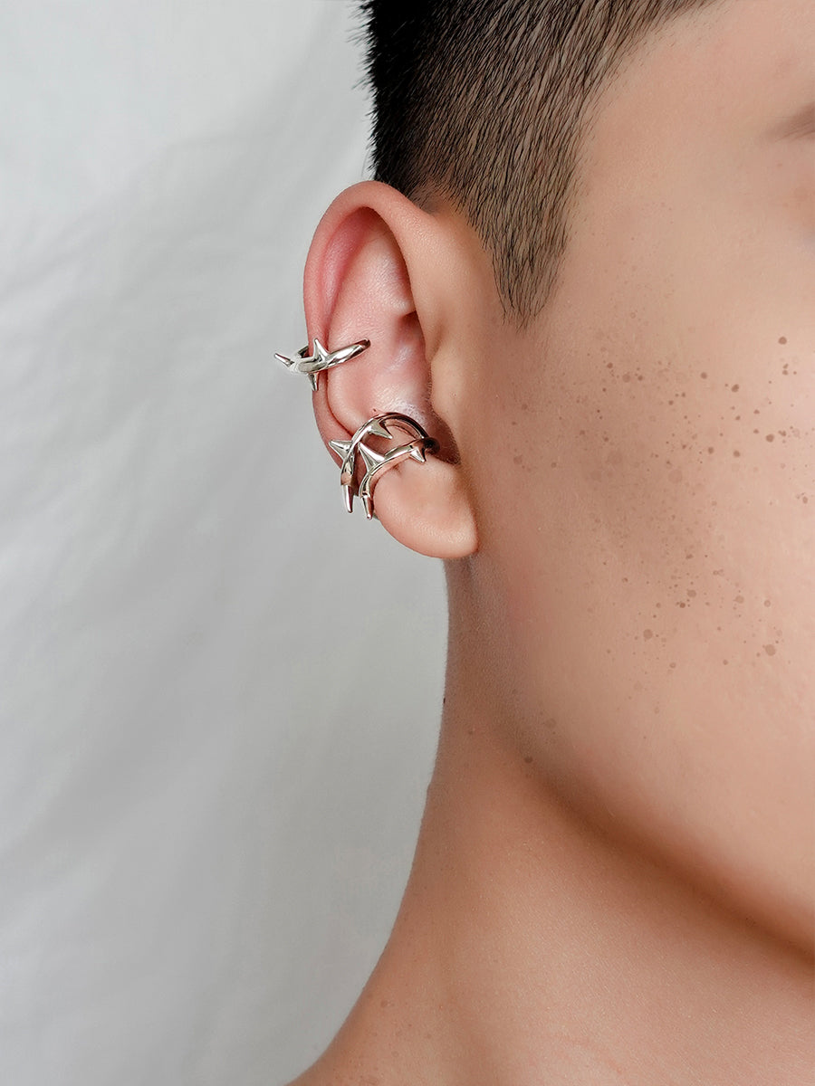 Arcenkelab Rose Thorn Ear Clip in polished gold and silver, featuring thorn-inspired lines for a unisex, versatile accessory.