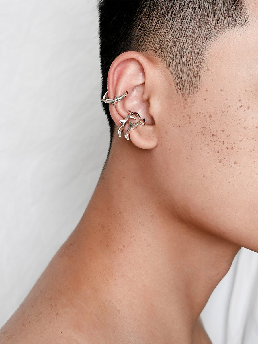Arcenkelab Rose Thorn Ear Clip in polished gold and silver, featuring thorn-inspired lines for a unisex, versatile accessory.