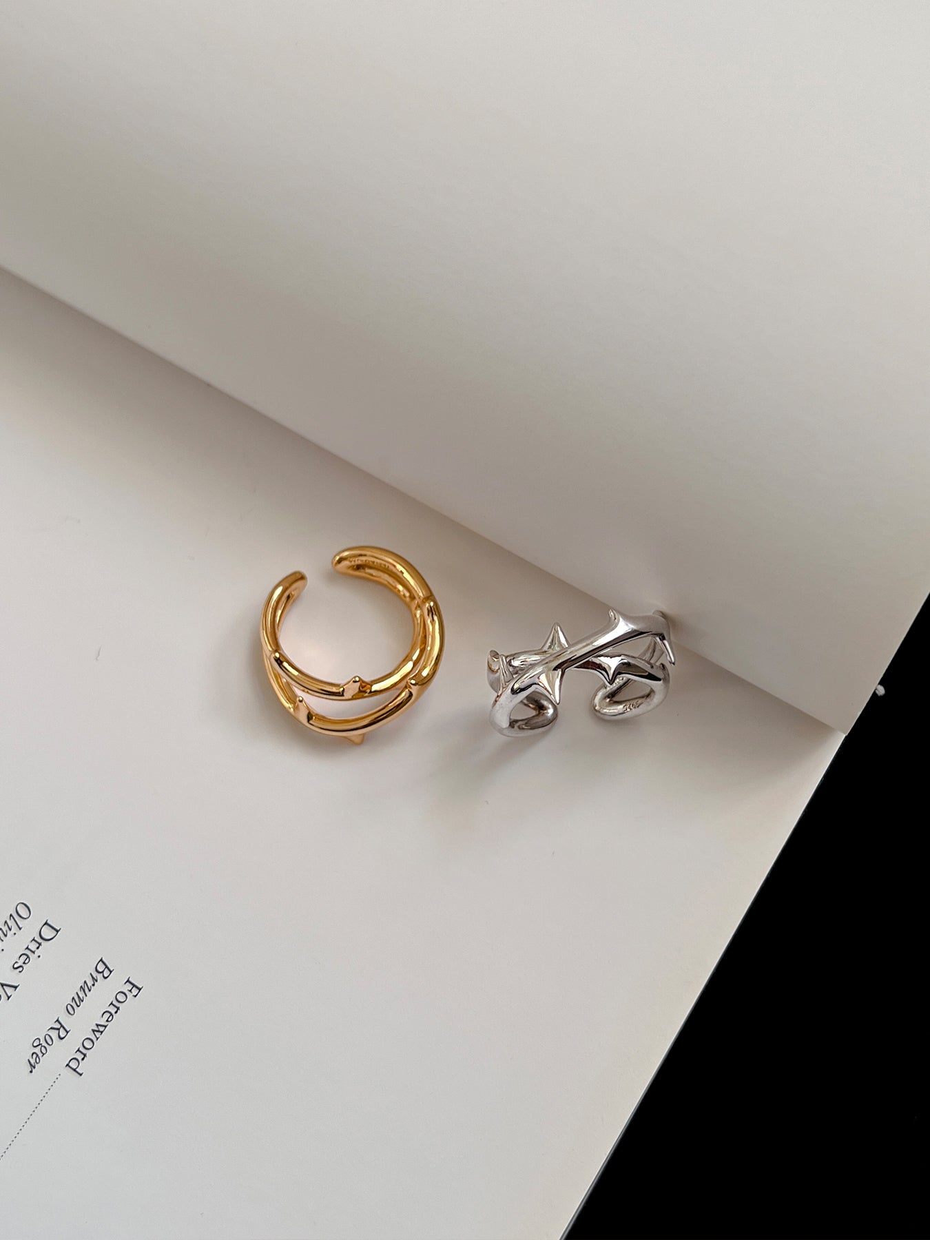 Arcenkelab Rose Thorn Ring in polished gold and silver, featuring thorn-inspired lines for a unisex, versatile accessory that elevates any outfit.