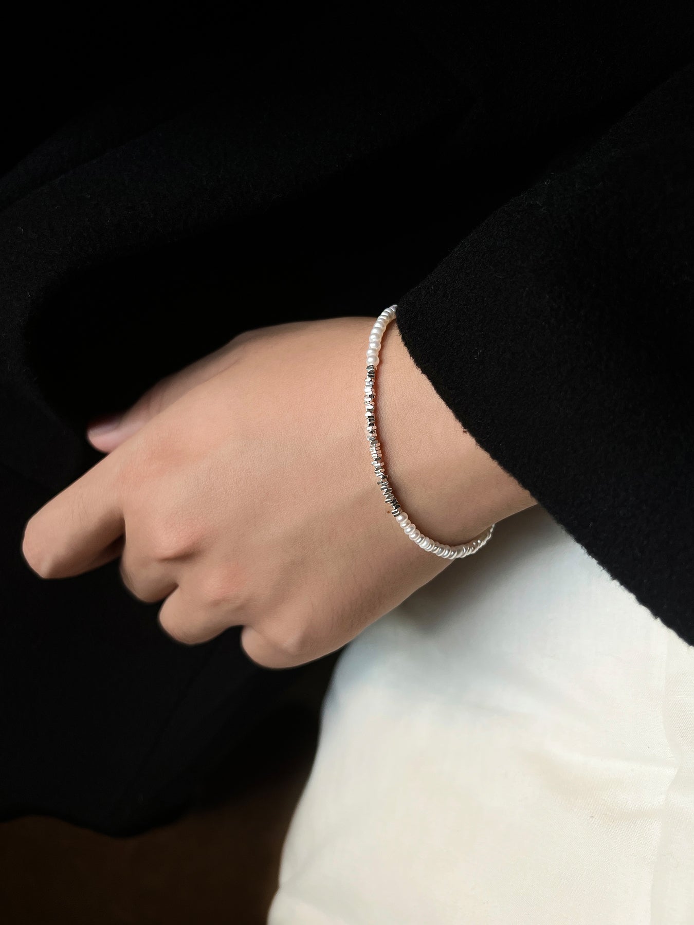 Discover the Arcenkelab Mini Pearl and Silver Necklace—a timeless blend of elegance and simplicity. Perfect for any occasion, this handcrafted piece features delicate pearls and sleek silver, making it versatile for all styles, genders, and ages.