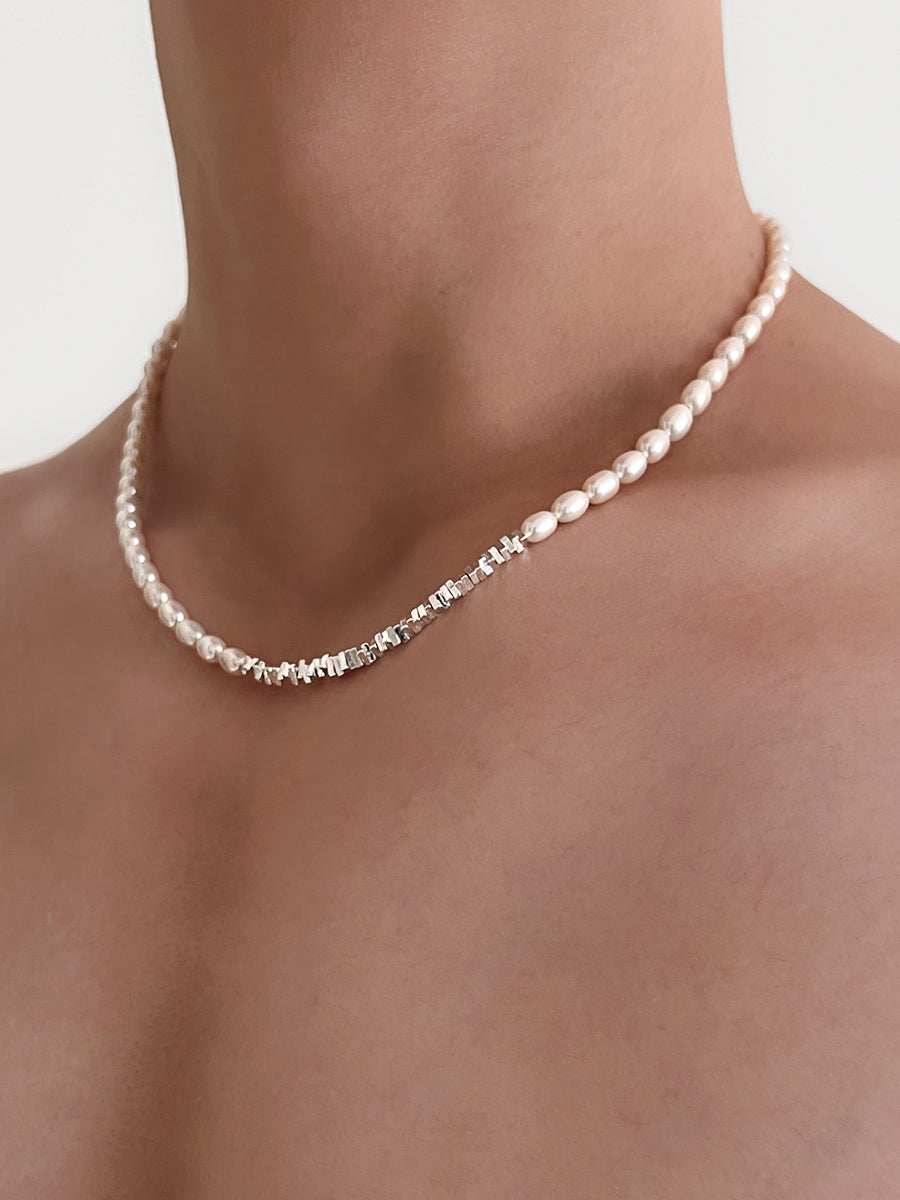 Arcenkelab Silver and Natural Pearl Necklace, featuring polished 925 silver with irregular geometric designs and minimalist pearls for a unisex, versatile accessory.