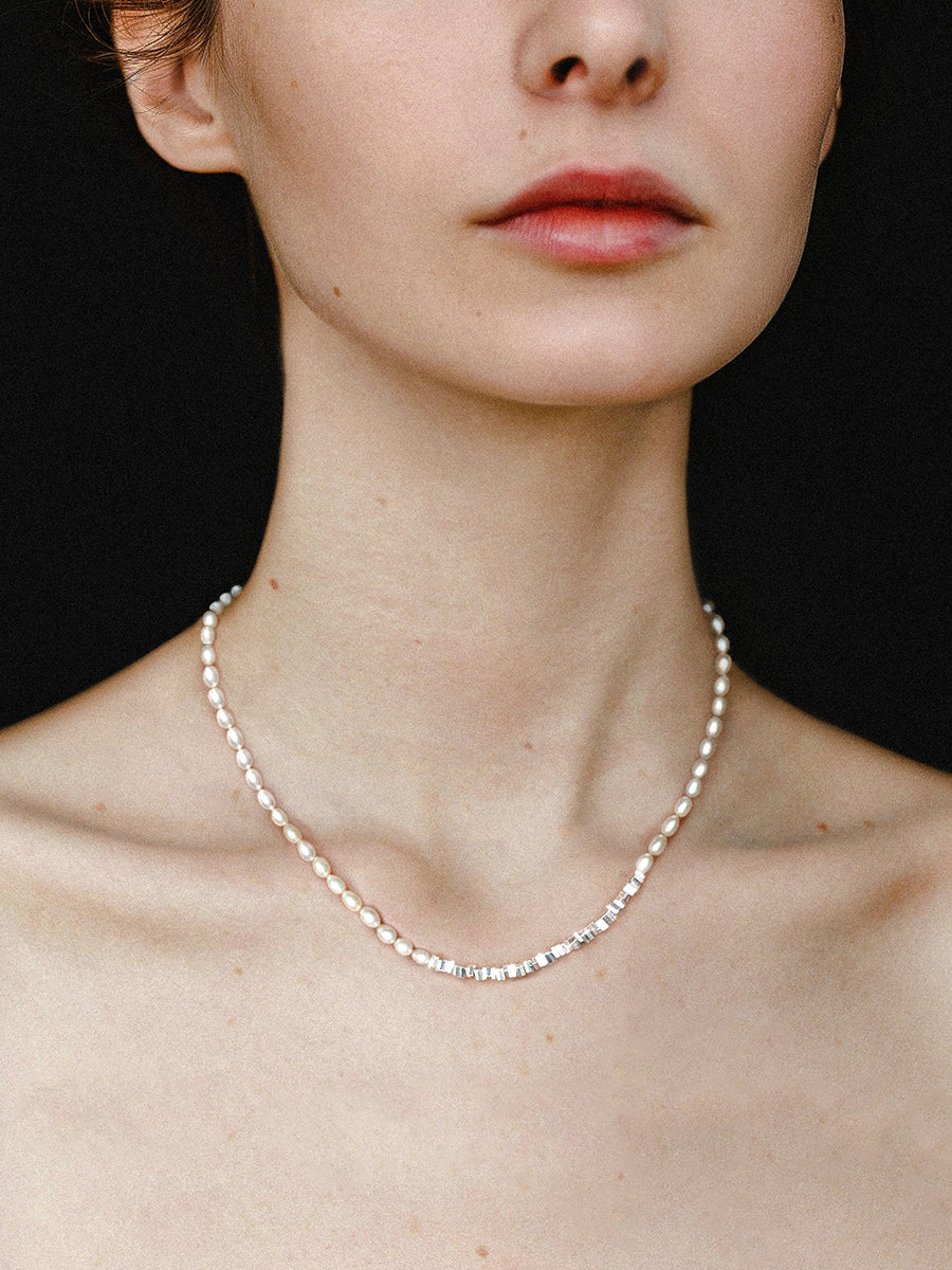 Arcenkelab Silver and Natural Pearl Necklace, featuring polished 925 silver with irregular geometric designs and minimalist pearls for a unisex, versatile accessory.