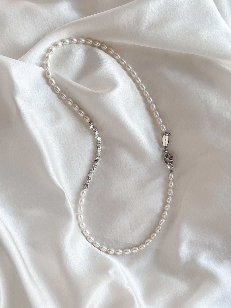 Arcenkelab Silver and Natural Pearl Necklace, featuring polished 925 silver with irregular geometric designs and minimalist pearls for a unisex, versatile accessory.
