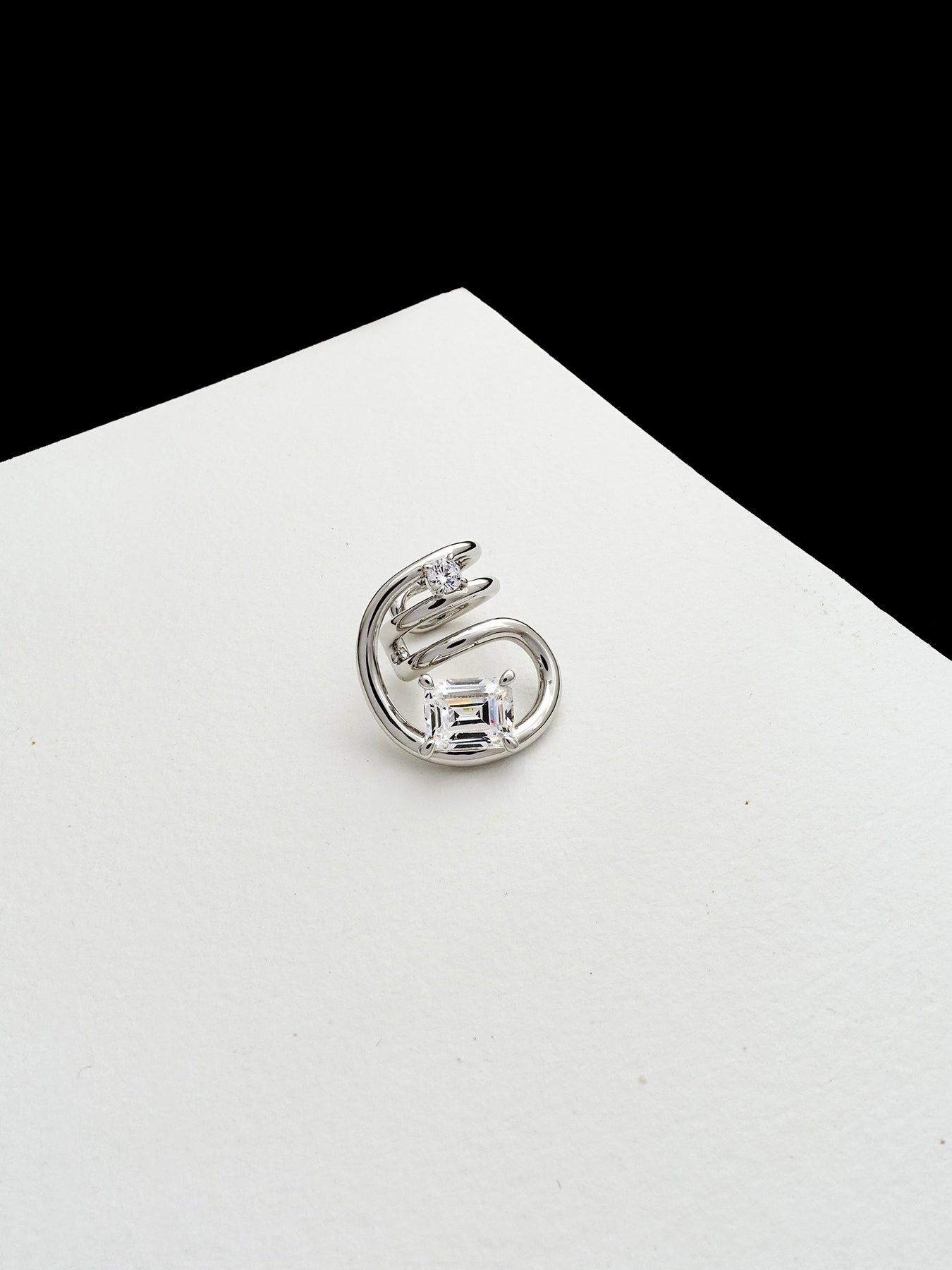 Arcenkelab Three-dimensional Inlaid Zircon Ear Cuff, featuring polished design with irregular lines for a minimalist, unisex accessory that’s perfect for any outfit.
