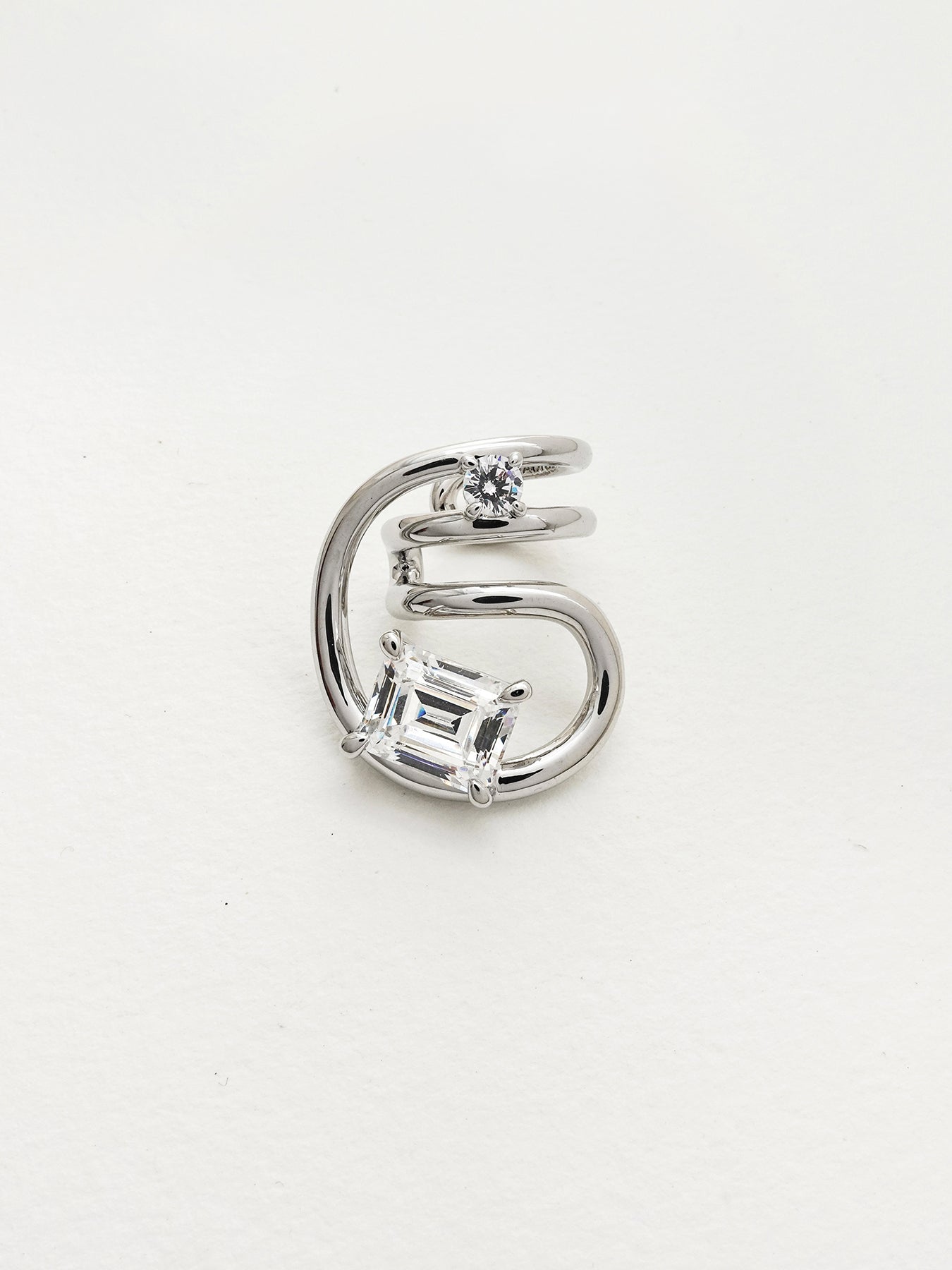 Arcenkelab Three-dimensional Inlaid Zircon Ear Cuff, featuring polished design with irregular lines for a minimalist, unisex accessory that’s perfect for any outfit.