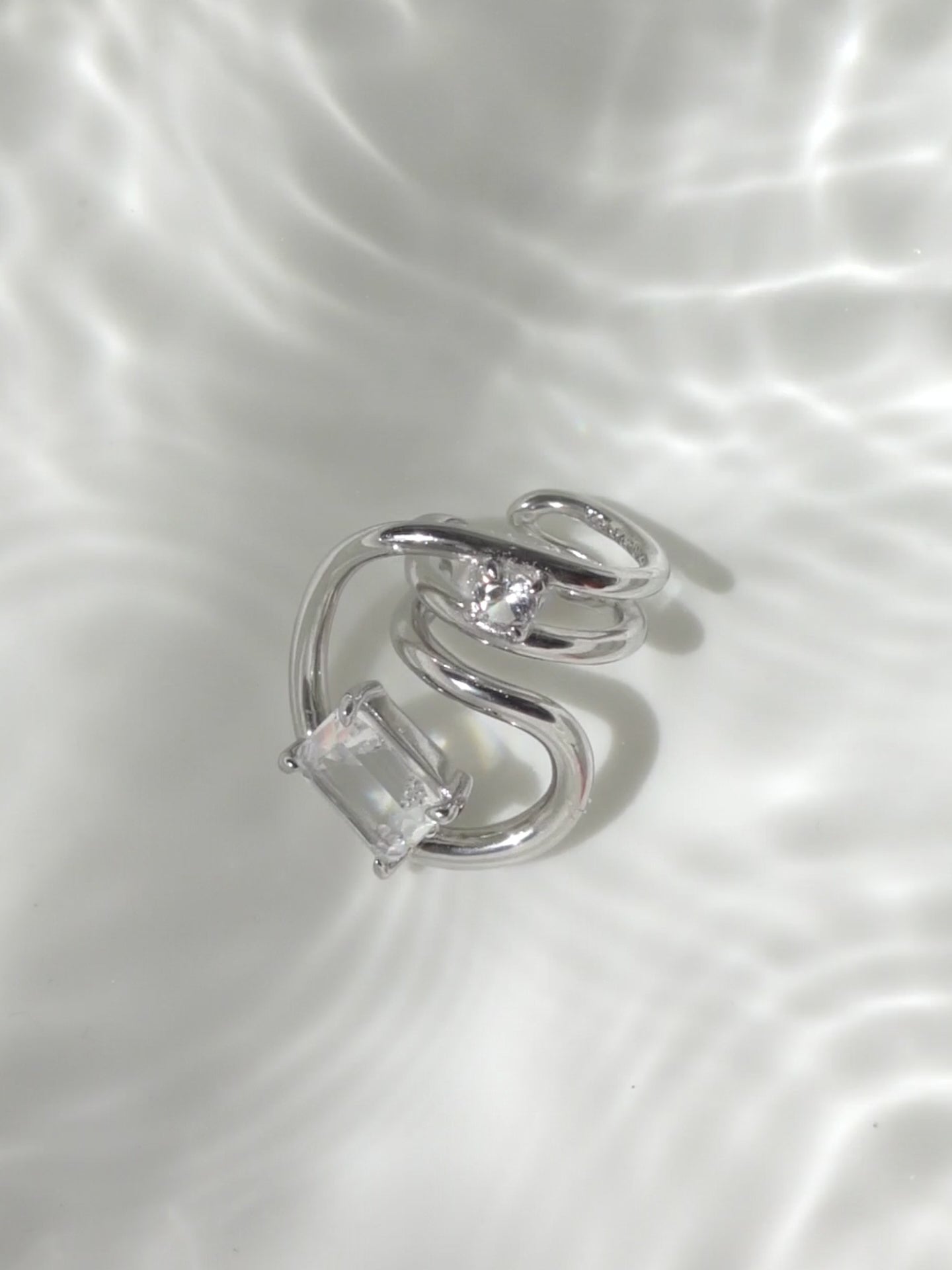 Arcenkelab Three-dimensional Inlaid Zircon Ear Cuff